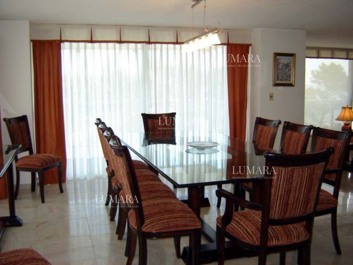 Apartamento ID.2334 - Playa mansa amplia terraza 