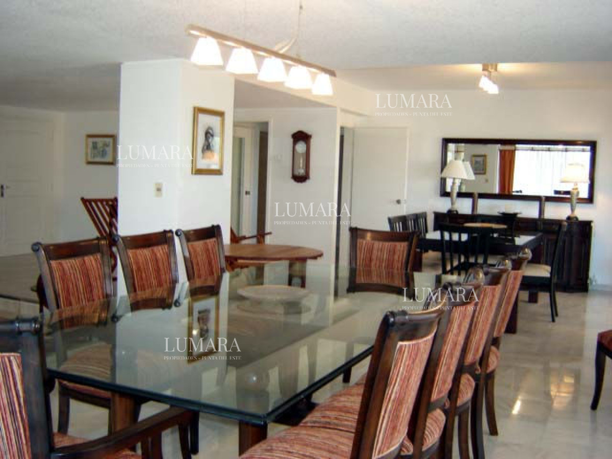 Apartamento ID.2334 - Playa mansa amplia terraza 