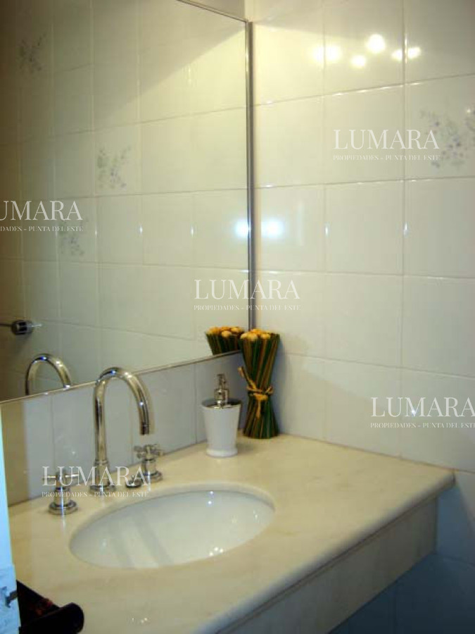 Apartamento ID.2334 - Playa mansa amplia terraza 