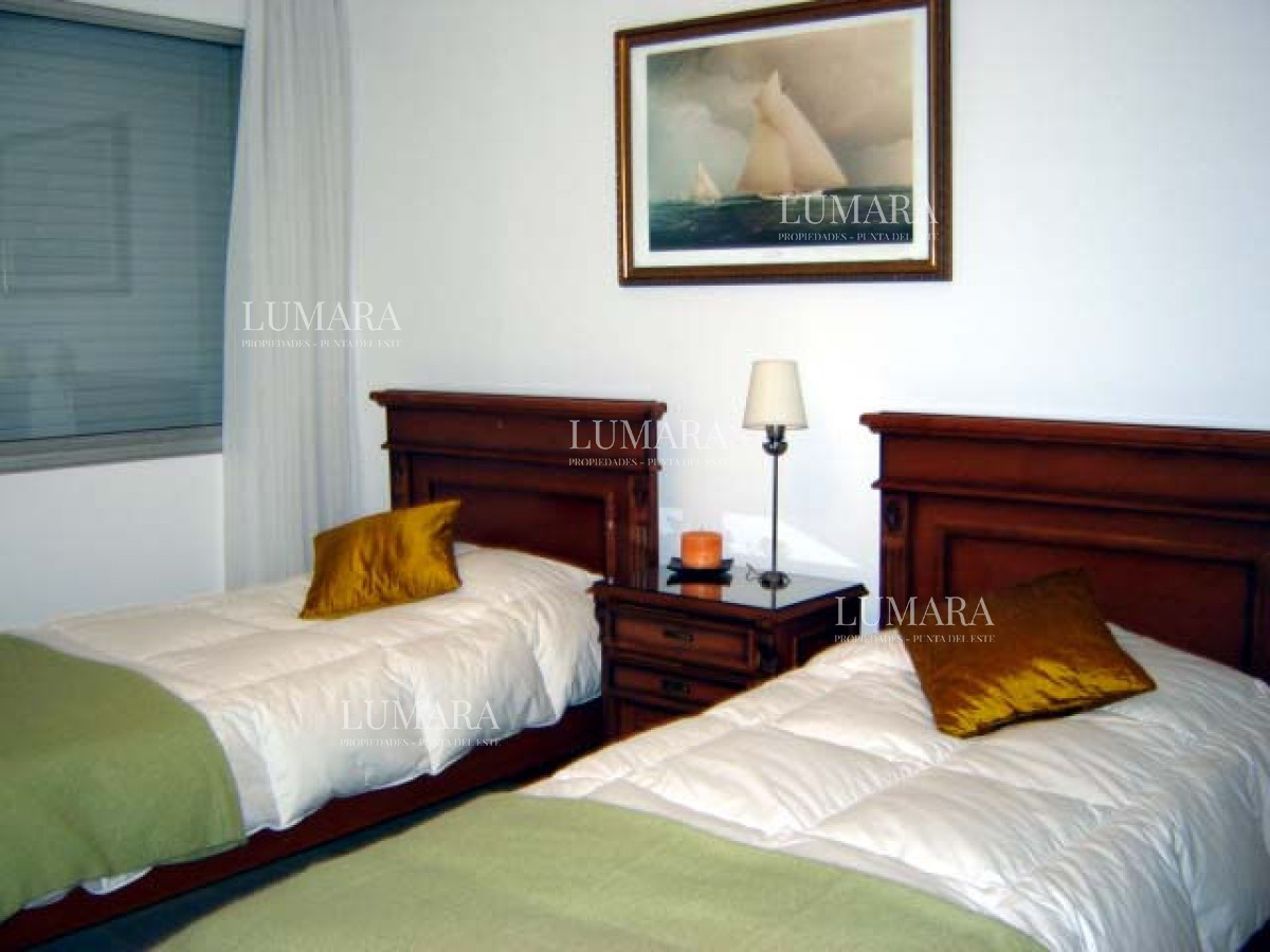 Apartamento ID.2334 - Playa mansa amplia terraza 