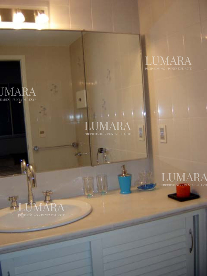 Apartamento ID.2334 - Playa mansa amplia terraza 