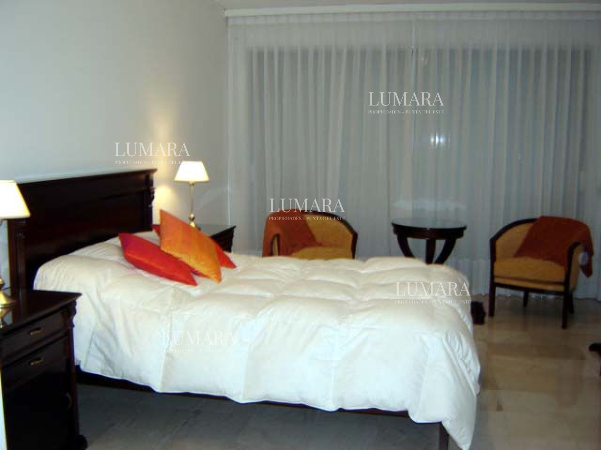 Apartamento ID.2334 - Playa mansa amplia terraza 