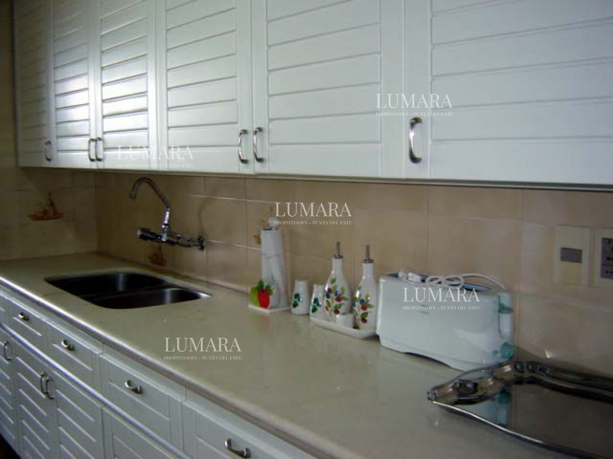 Apartamento ID.2334 - Playa mansa amplia terraza 