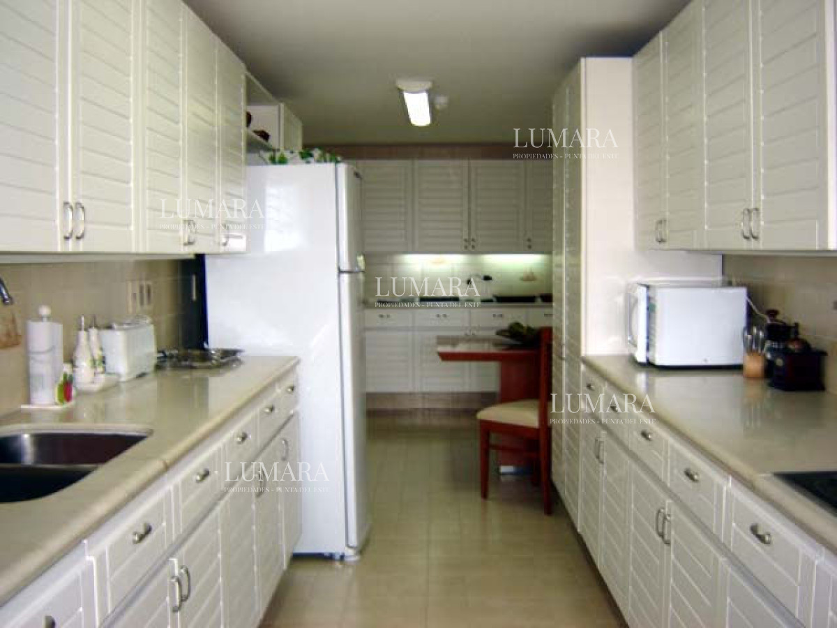 Apartamento ID.2334 - Playa mansa amplia terraza 