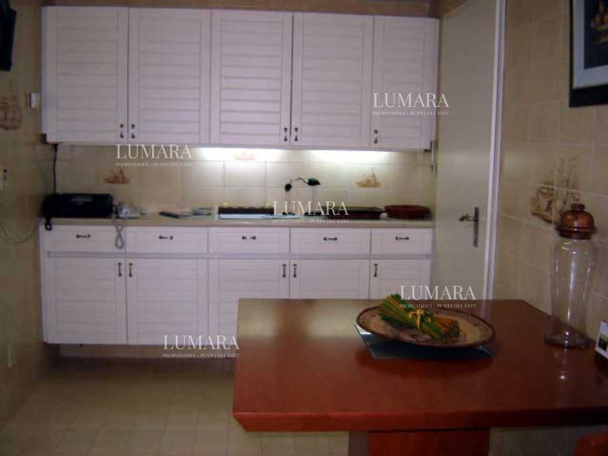 Apartamento ID.2334 - Playa mansa amplia terraza 