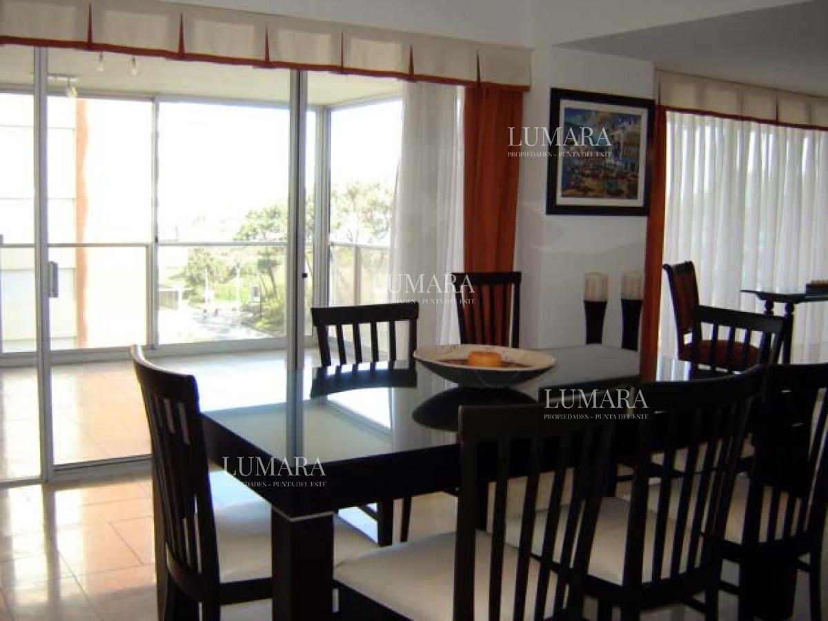 Apartamento ID.2334 - Playa mansa amplia terraza 