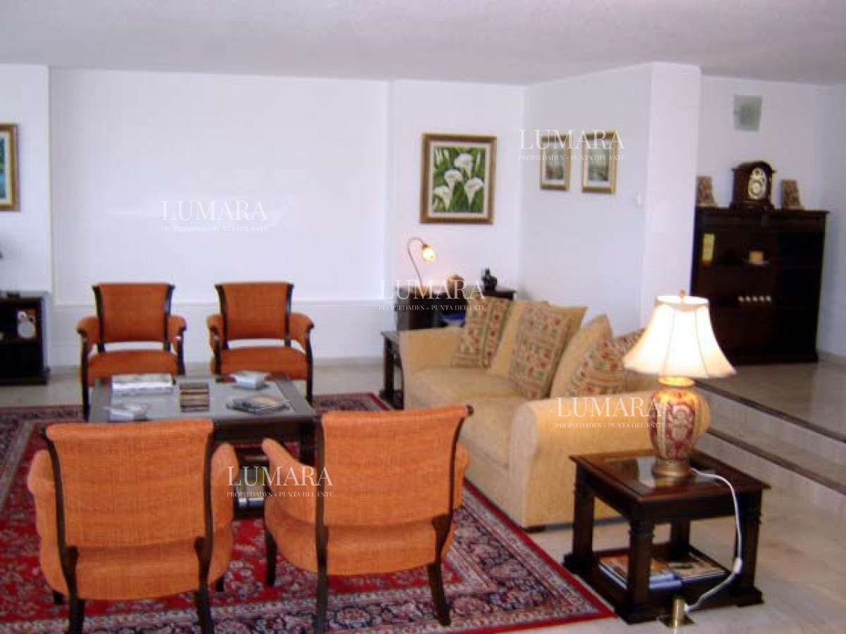 Apartamento ID.2334 - Playa mansa amplia terraza 