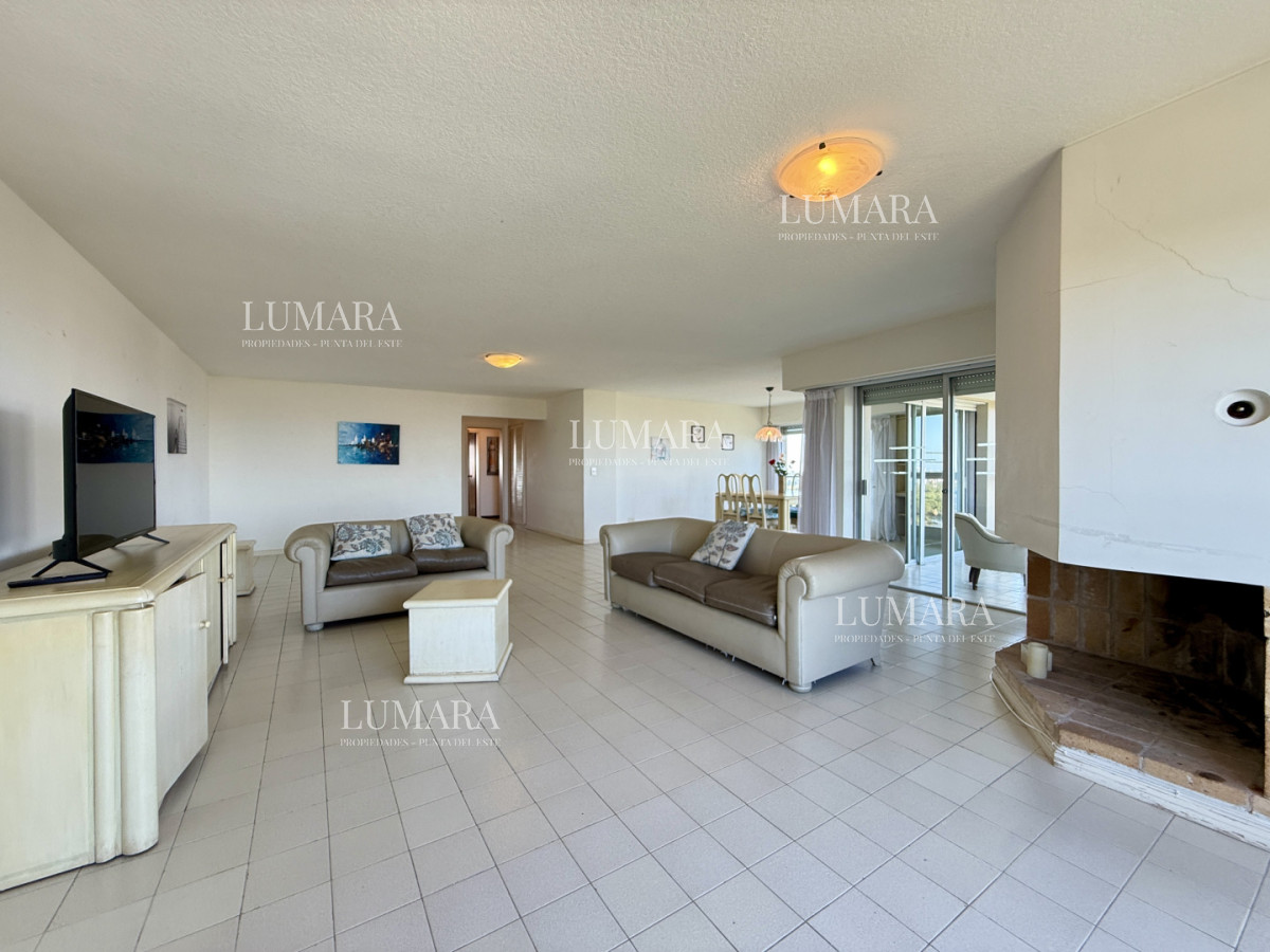 Apartamento ID.3126 - Venta de Apartamento  Parquemar Bosque  Parada 15 de Av. Roosevelt, Punta del Este