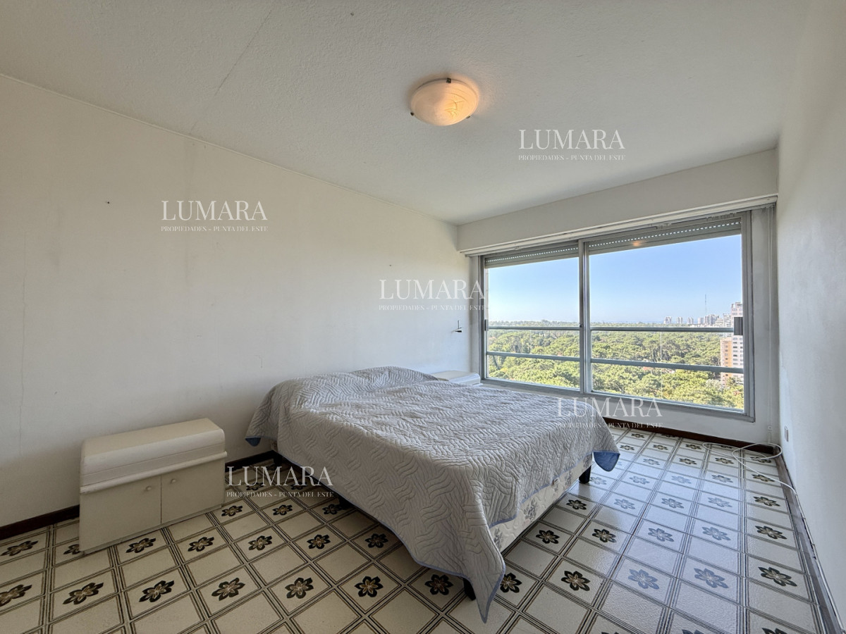 Apartamento ID.3126 - Venta de Apartamento  Parquemar Bosque  Parada 15 de Av. Roosevelt, Punta del Este