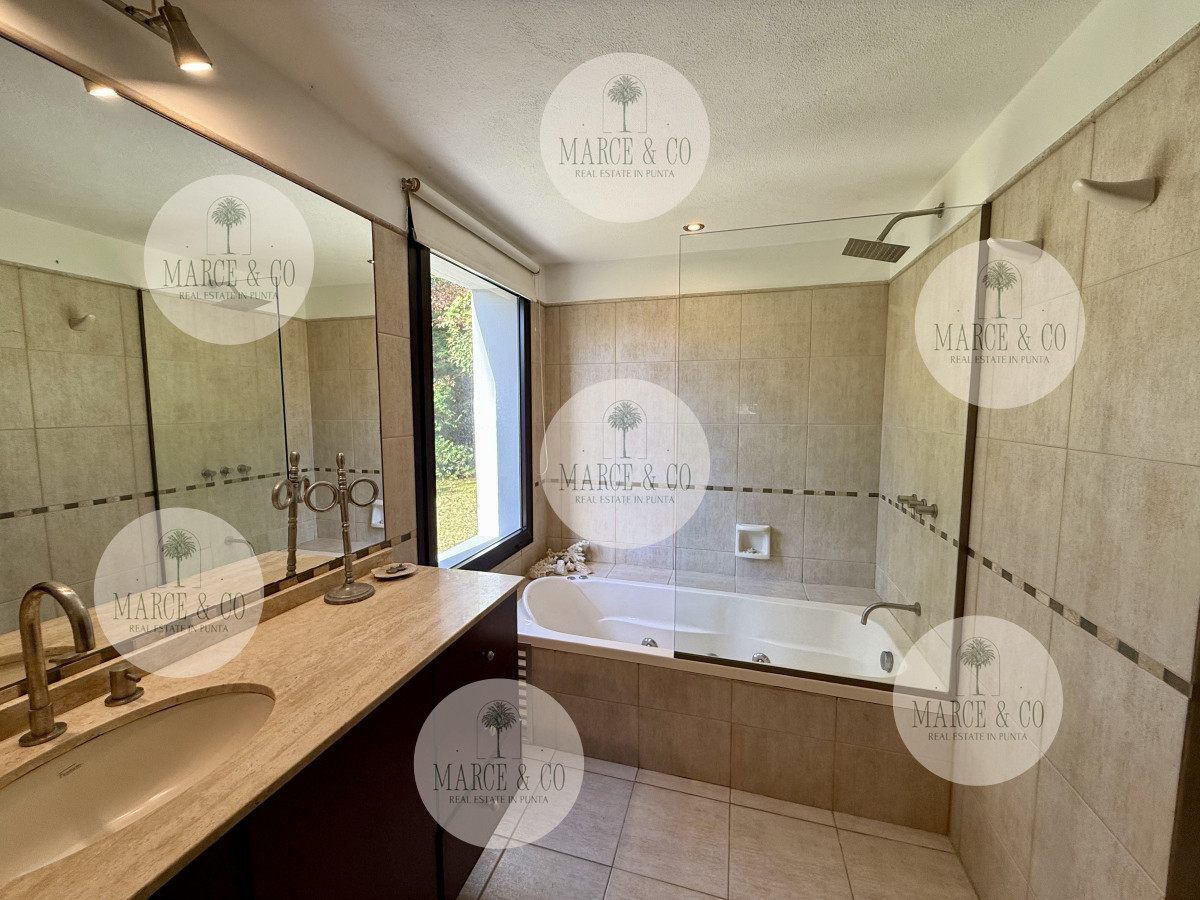 Casa ID.2295 - Chalet en Rincón del Indio – A 500 metros del mar