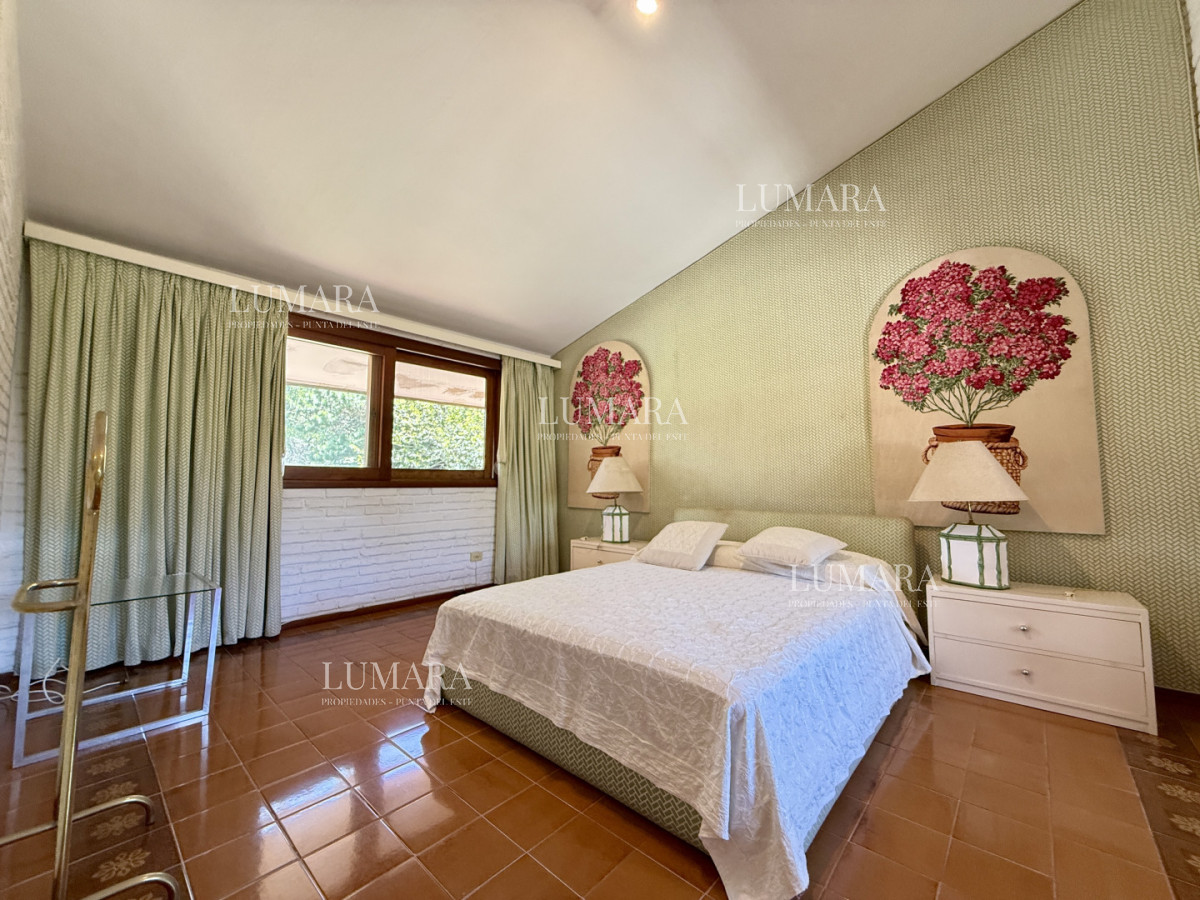 Casa ID.2877 - Imponente chalet en venta sobre Av. del Mar  Exclusividad, confort y naturaleza