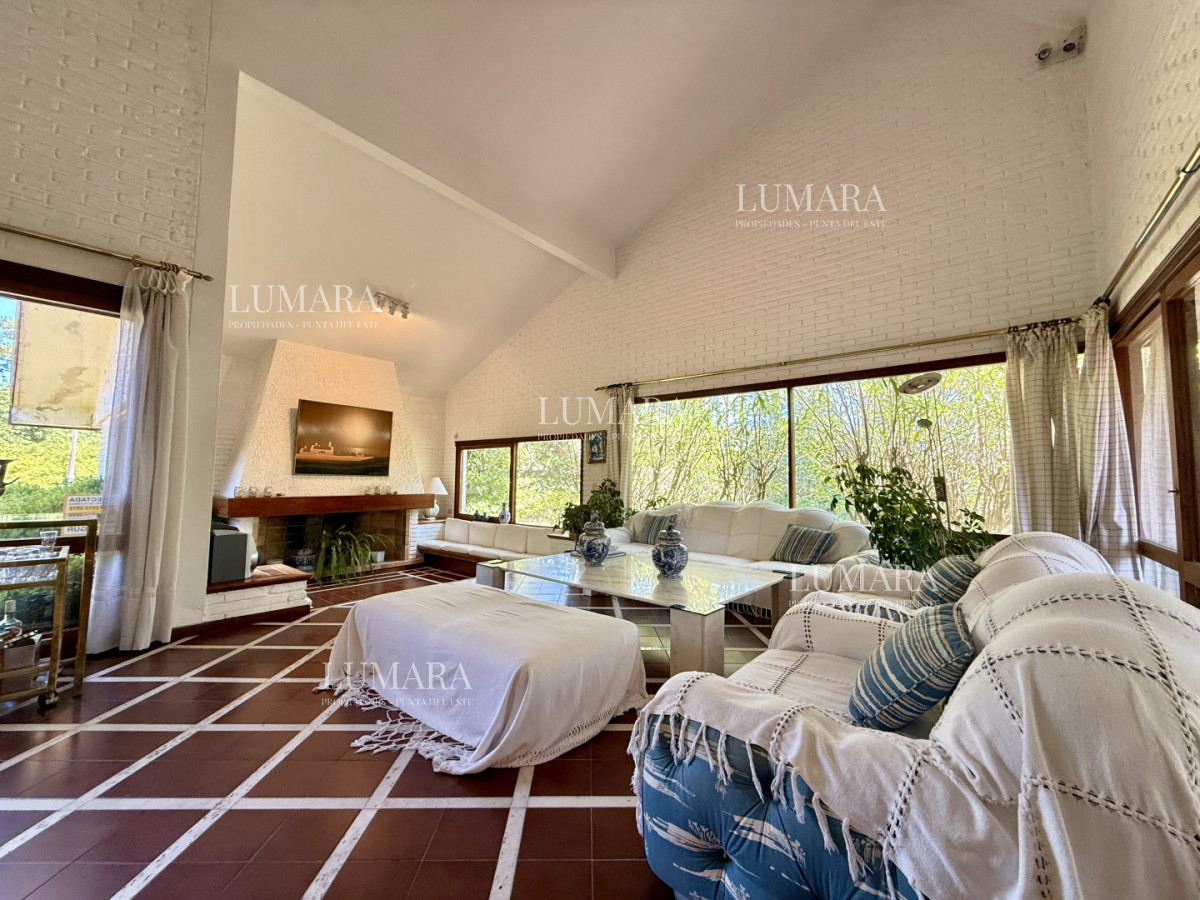 Casa ID.2877 - Imponente chalet en venta sobre Av. del Mar  Exclusividad, confort y naturaleza