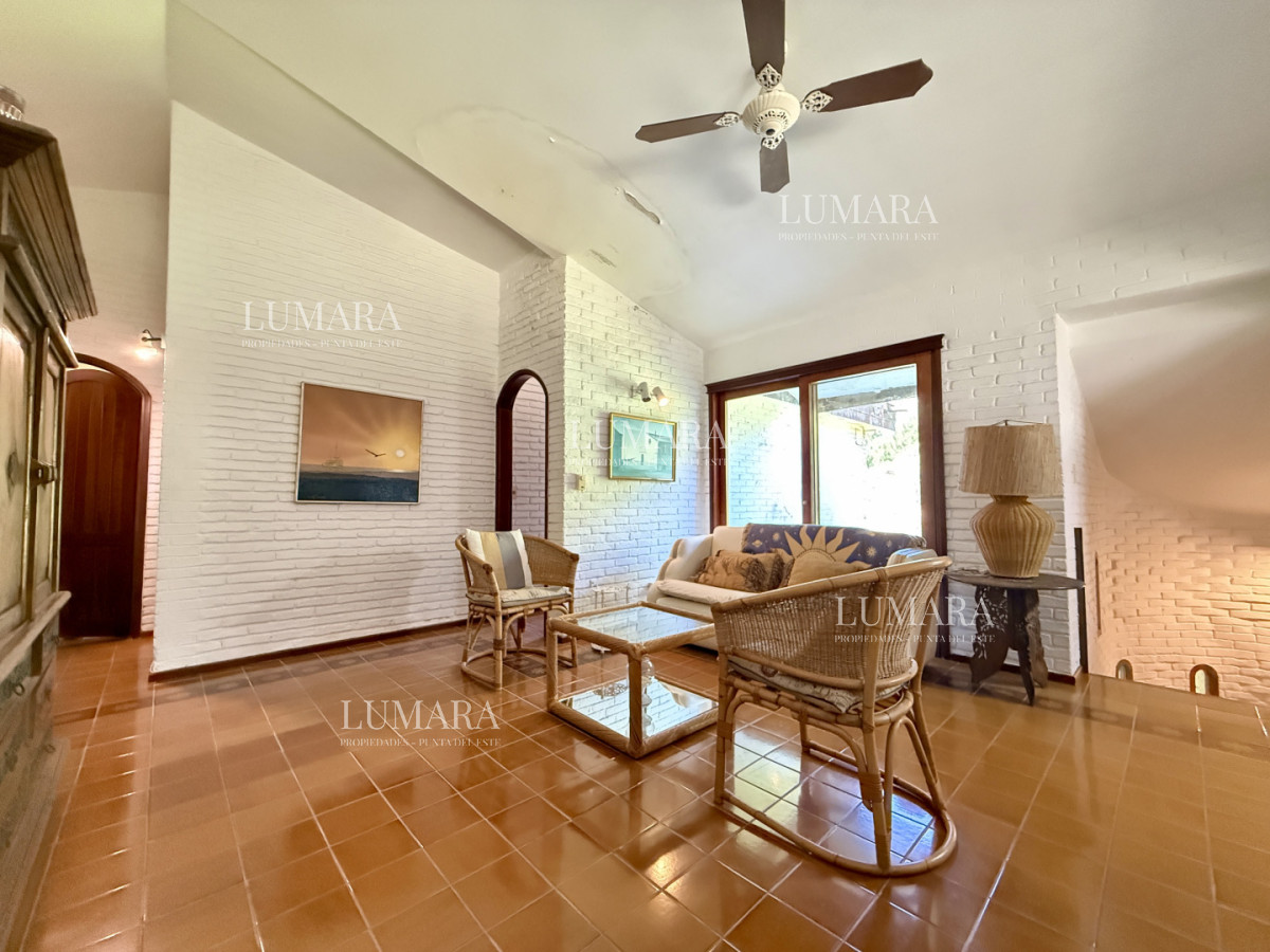 Casa ID.2877 - Imponente chalet en venta sobre Av. del Mar  Exclusividad, confort y naturaleza