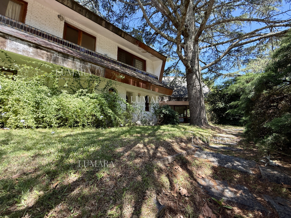 Casa ID.2877 - Imponente chalet en venta sobre Av. del Mar  Exclusividad, confort y naturaleza