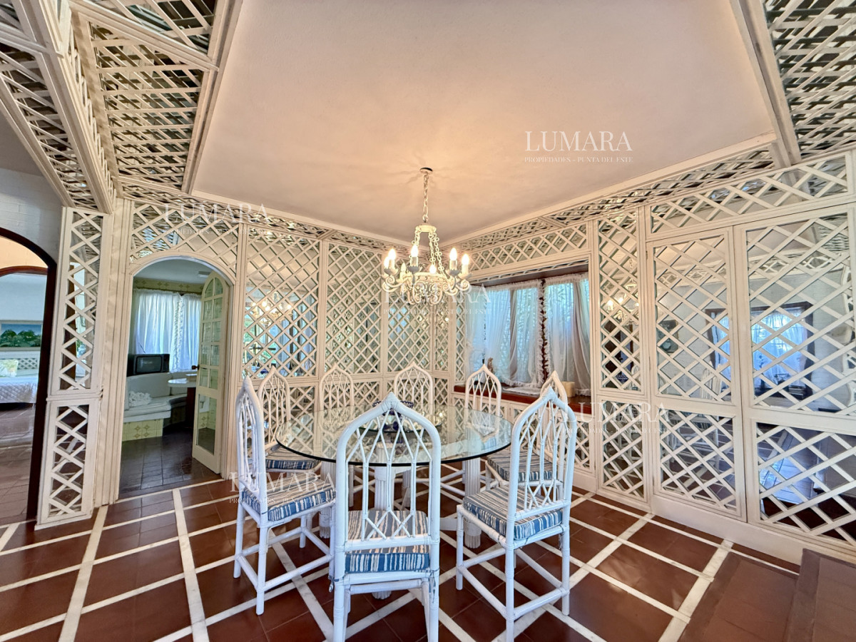 Casa ID.2877 - Imponente chalet en venta sobre Av. del Mar  Exclusividad, confort y naturaleza