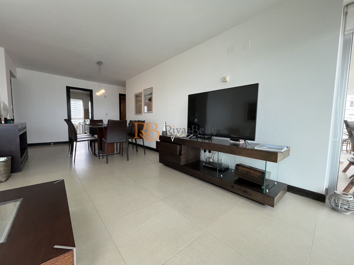 Apartamento ID.13 - Amplio apartamento en venta en torre con servicios 