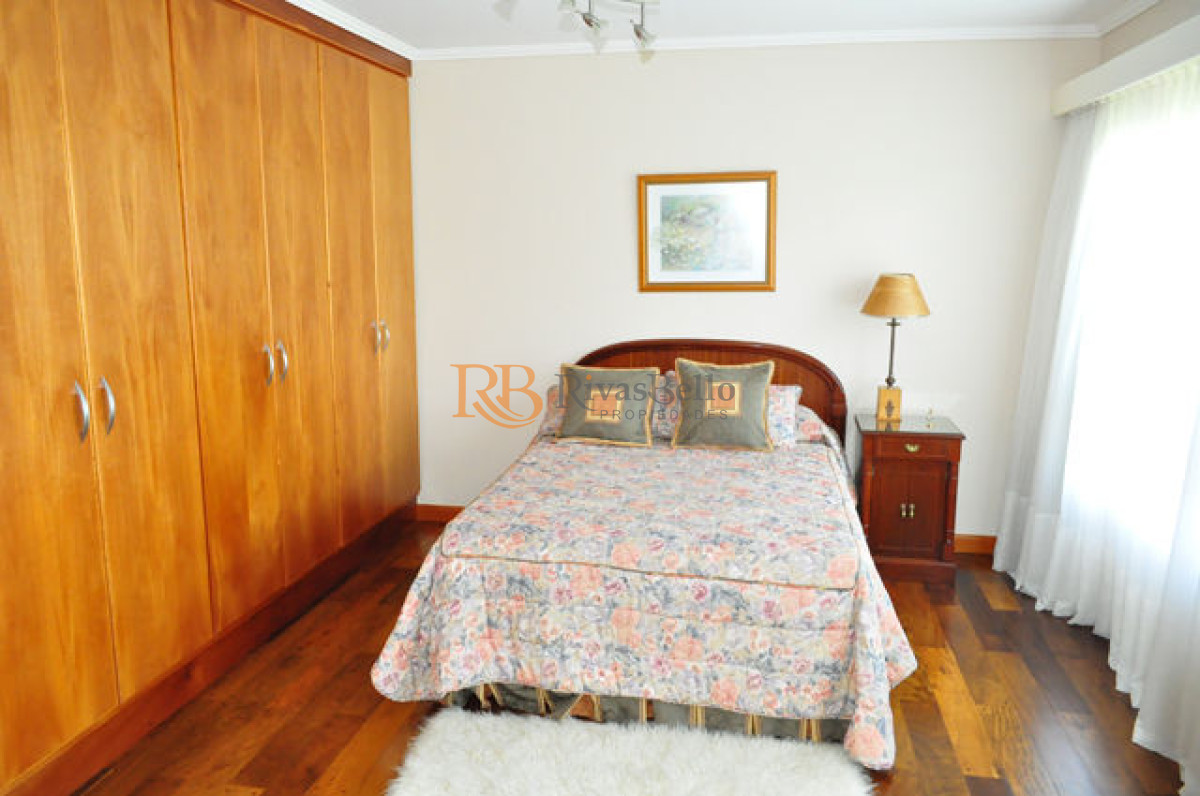 Casa ID.68 - Casa en Mansa, 5 dormitorios  ABIERTO A NEGOCIOS, TOMA TERRENO O APARTAMENTOS .PUEDE FINANCIAR 40% CON INTERES