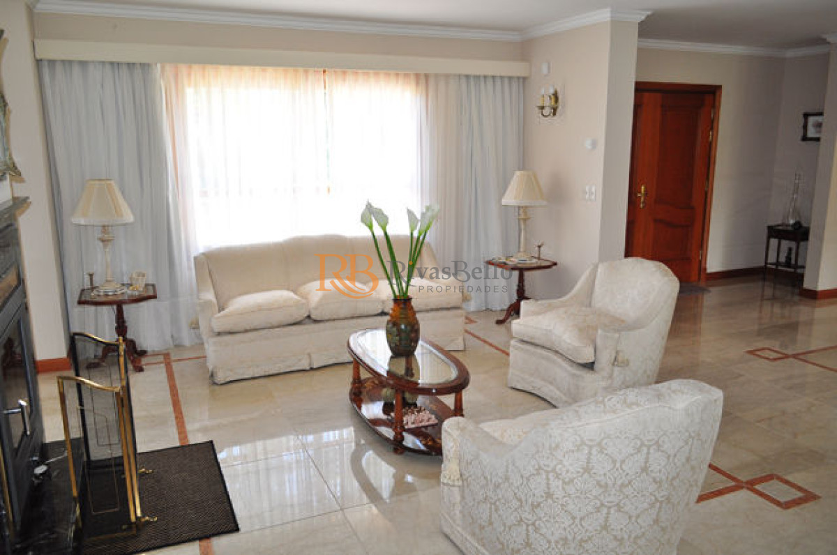 Casa ID.68 - Casa en Mansa, 5 dormitorios  ABIERTO A NEGOCIOS, TOMA TERRENO O APARTAMENTOS .PUEDE FINANCIAR 40% CON INTERES