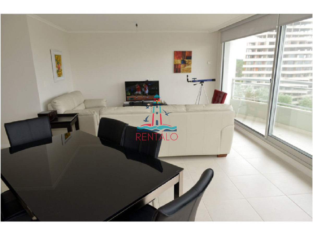 Apartamento ID.81 - Apartamento en venta 3 dormitorios en Punta del Este, sobre Roosevelt 