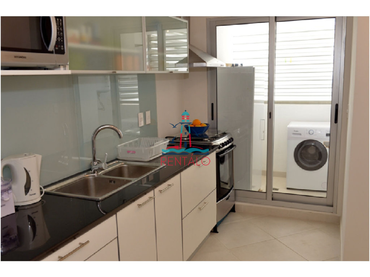 Apartamento ID.81 - Apartamento en venta 3 dormitorios en Punta del Este, sobre Roosevelt 