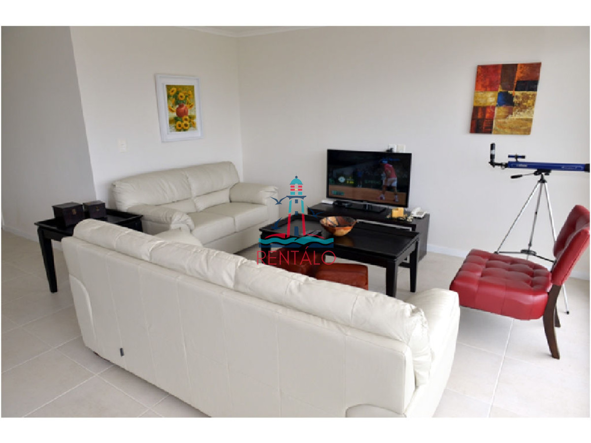 Apartamento ID.81 - Apartamento en venta 3 dormitorios en Punta del Este, sobre Roosevelt 
