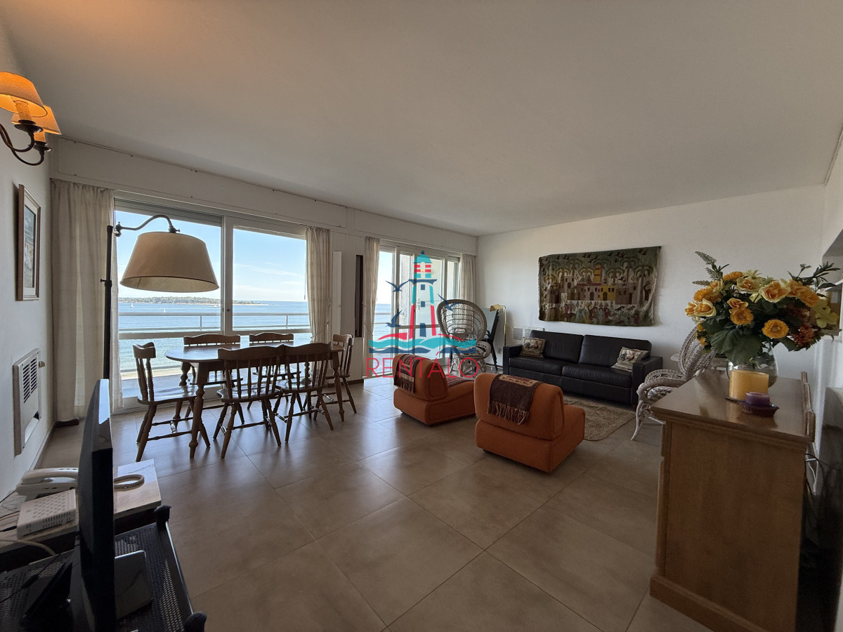 Apartamento ID.41 - Apartamento en venta 2 dormitorios en Punta del Este primera linea