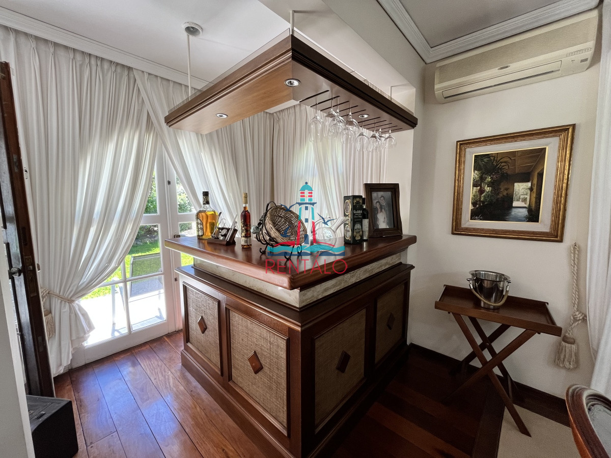Casa ID.269 - Casa en venta 5 dormitorios en Punta del Este 