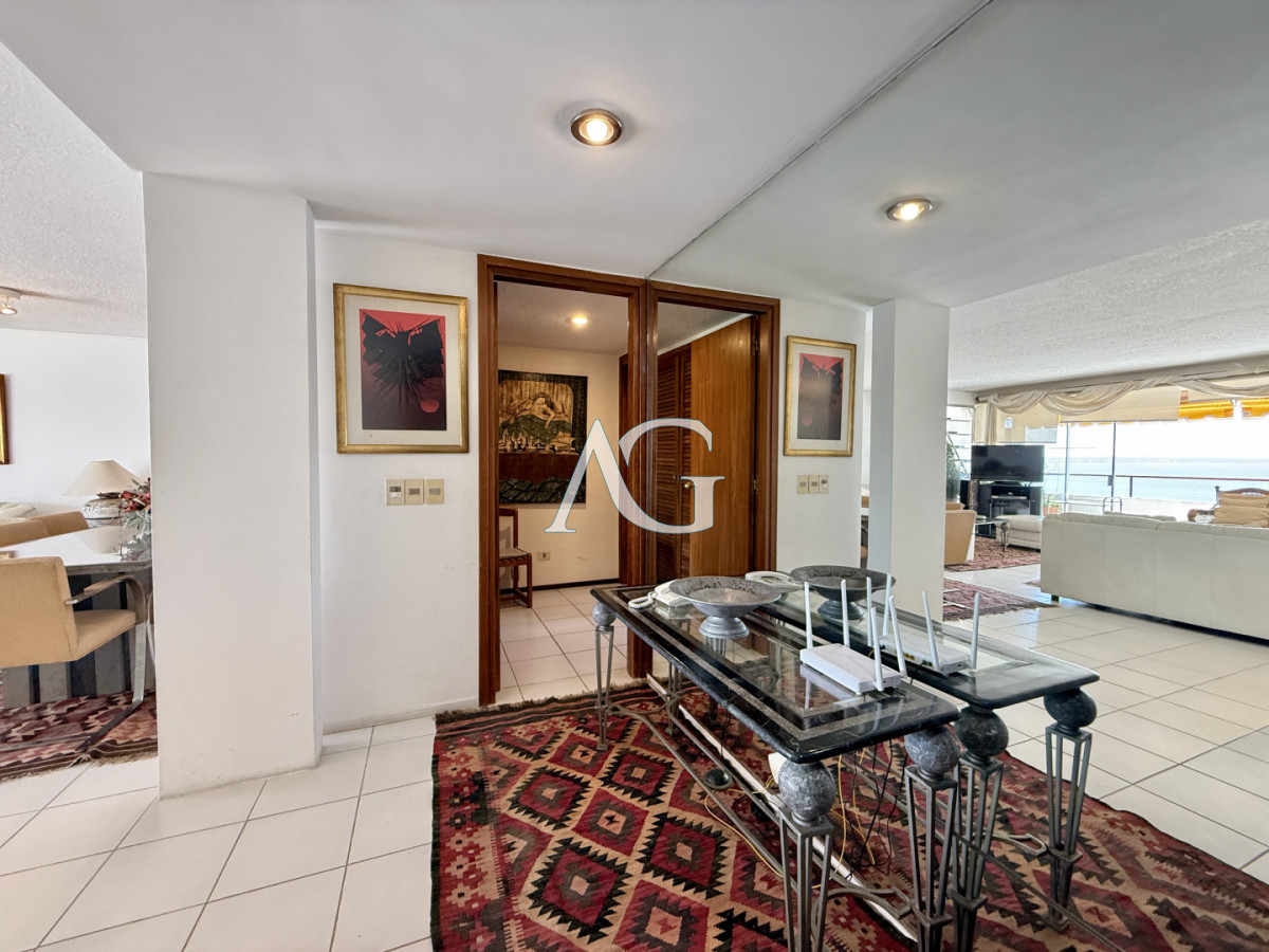 Apartamento ID.514 - Penthouse de categoría en Espigón  Rambla General Artigas