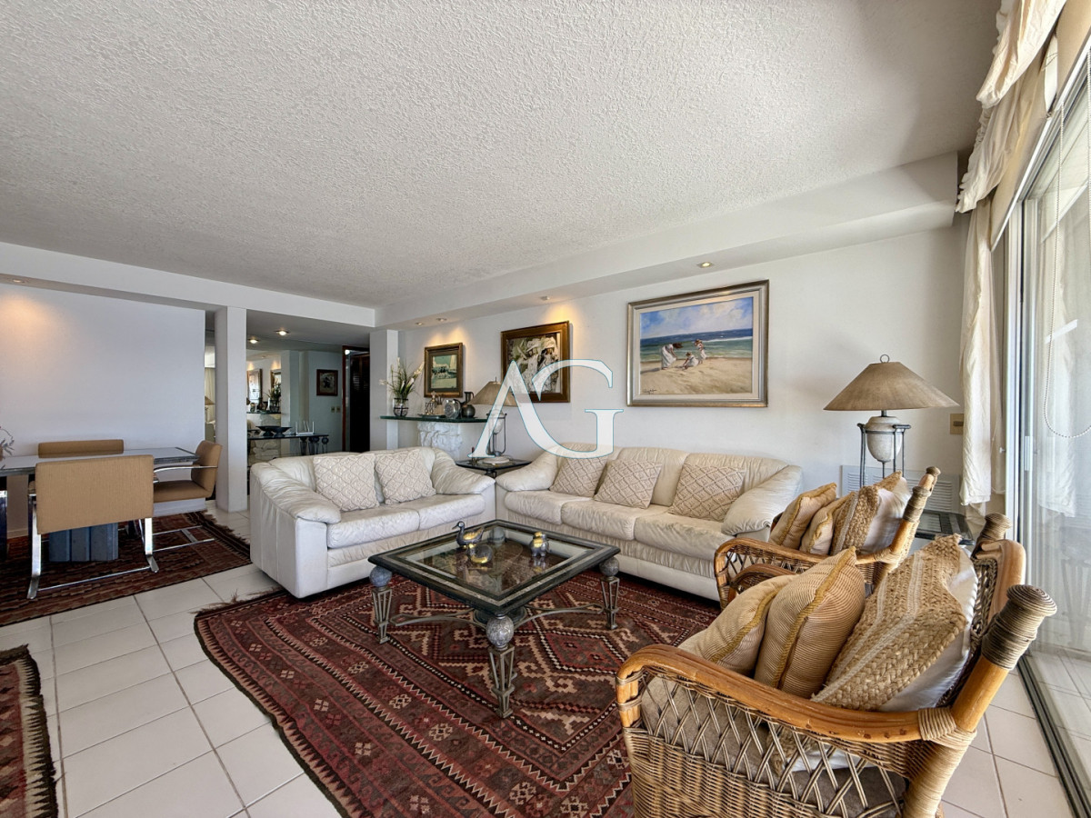 Apartamento ID.514 - Penthouse de categoría en Espigón  Rambla General Artigas