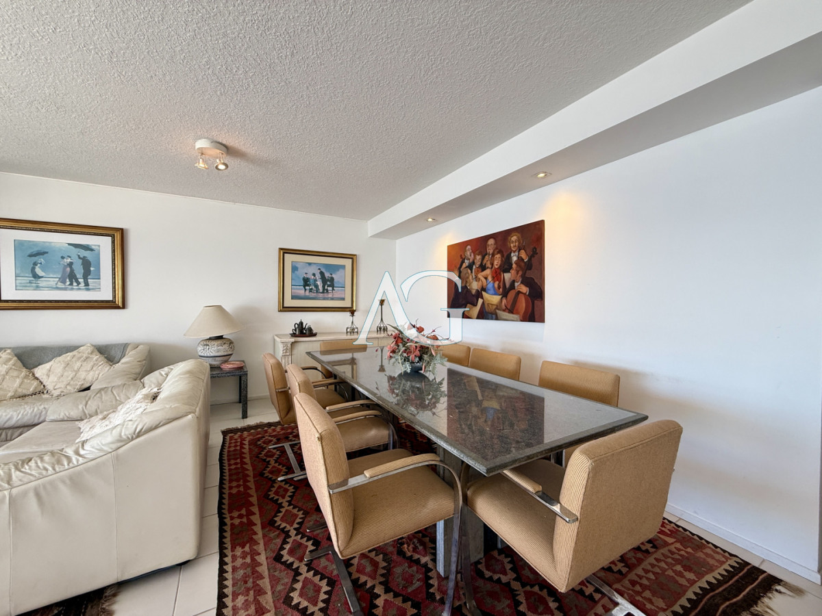 Apartamento ID.514 - Penthouse de categoría en Espigón  Rambla General Artigas