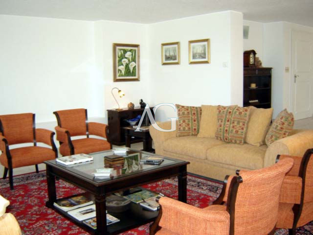 Apartamento ID.196 - Playa mansa amplia terraza 