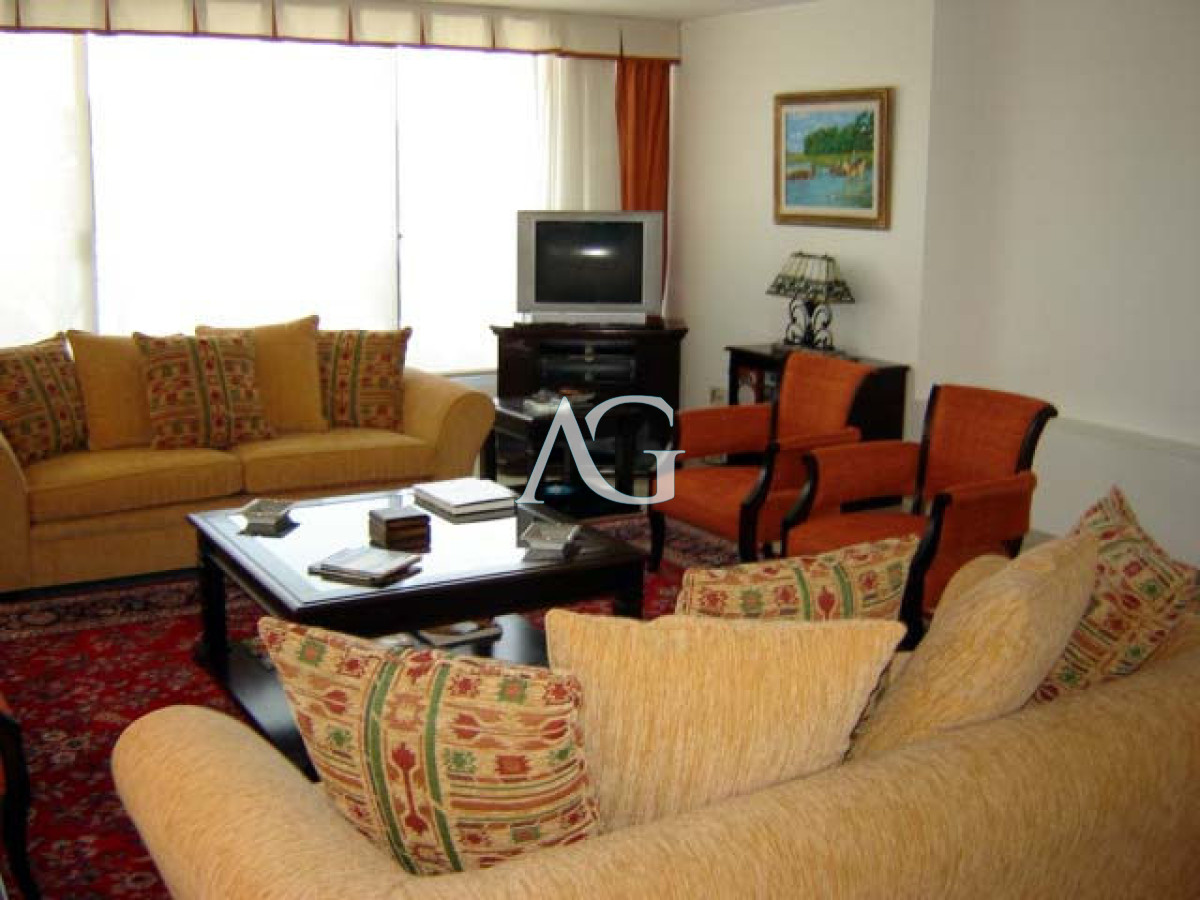 Apartamento ID.196 - Playa mansa amplia terraza 
