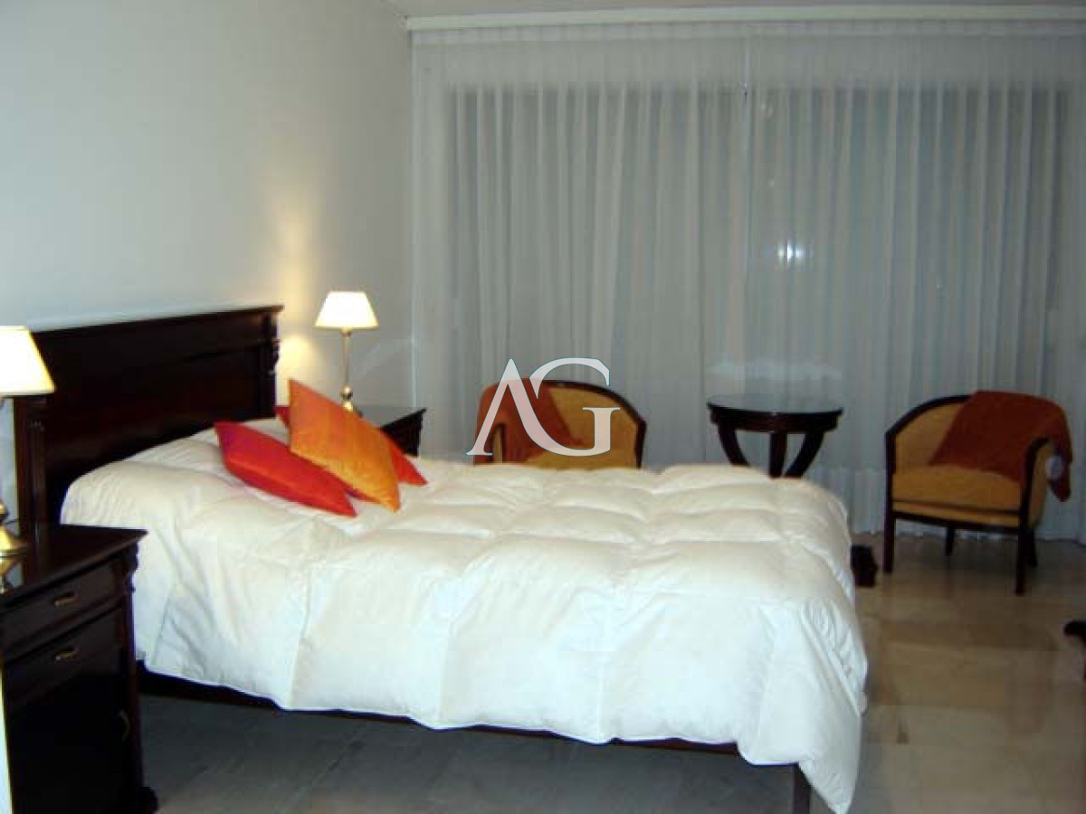 Apartamento ID.196 - Playa mansa amplia terraza 