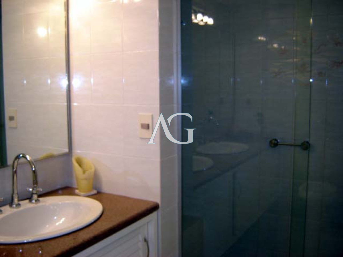 Apartamento ID.196 - Playa mansa amplia terraza 