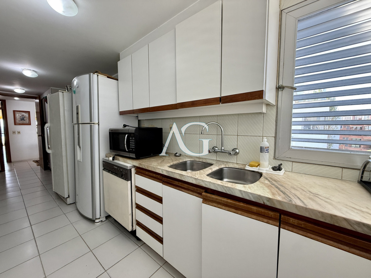 Apartamento ID.514 - Penthouse de categoría en Espigón  Rambla General Artigas