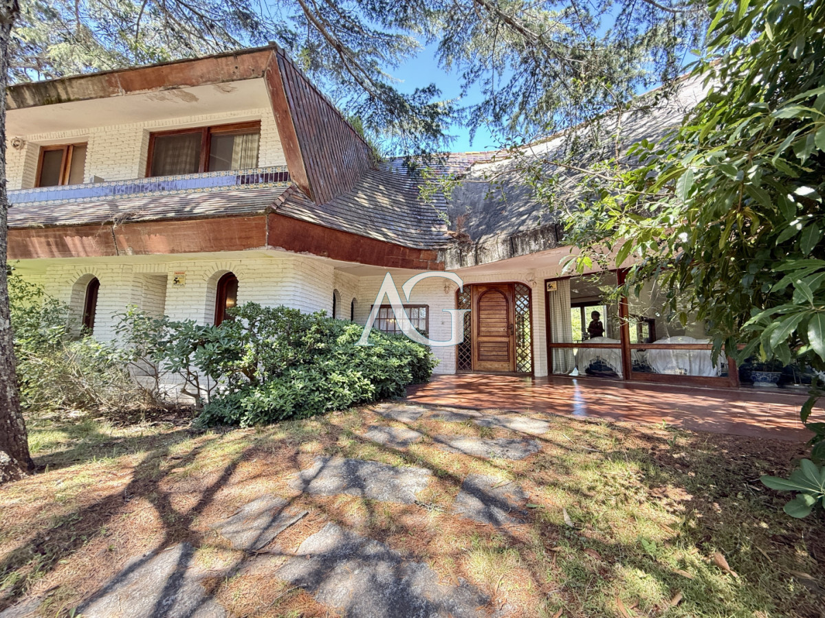 Casa ID.368 - Imponente chalet en venta sobre Av. del Mar  Exclusividad, confort y naturaleza