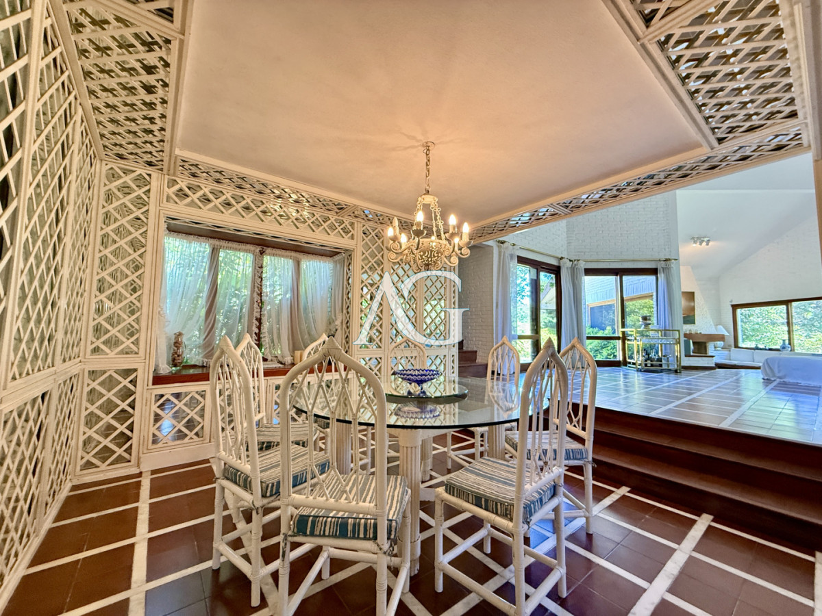 Casa ID.368 - Imponente chalet en venta sobre Av. del Mar  Exclusividad, confort y naturaleza