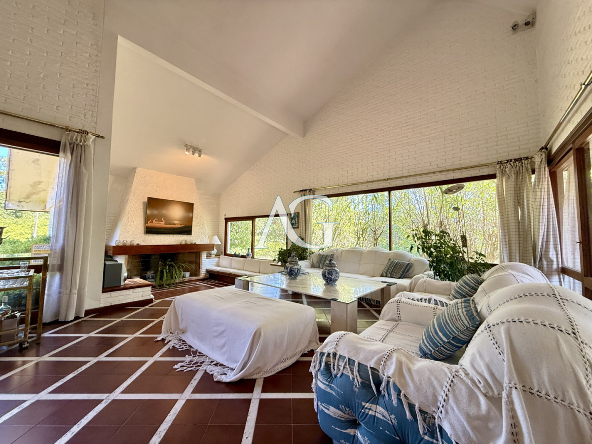 Casa ID.368 - Imponente chalet en venta sobre Av. del Mar  Exclusividad, confort y naturaleza