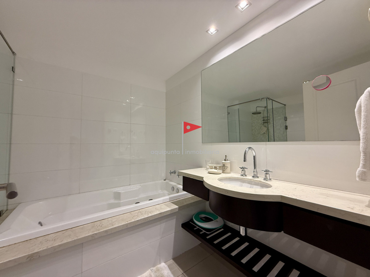 Apartamento ID.63 - Venta apartamento Punta del Este torre lobos 3 dormitorios 