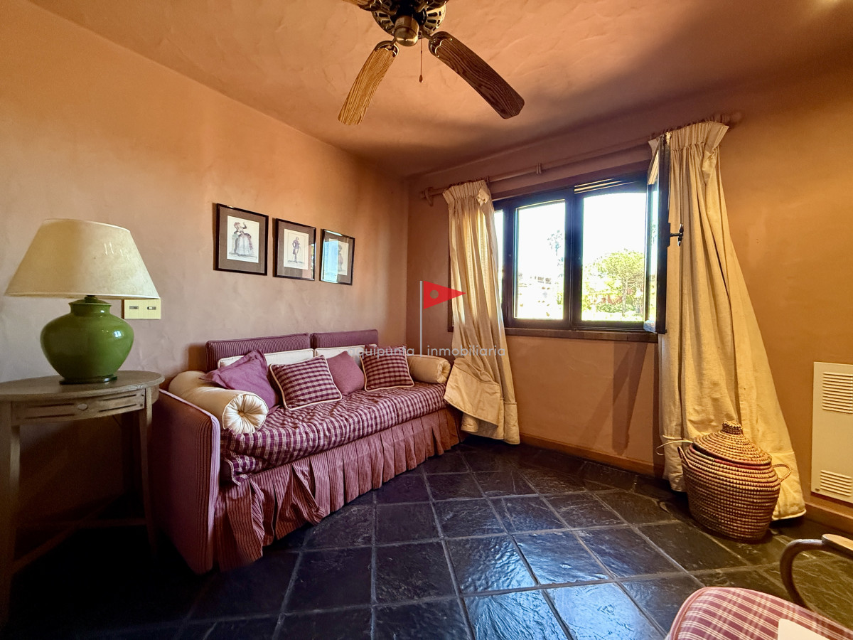 Apartamento ID.83 - Venta Apartamento 4 dormitorios en Marina del Este  Punta Ballena