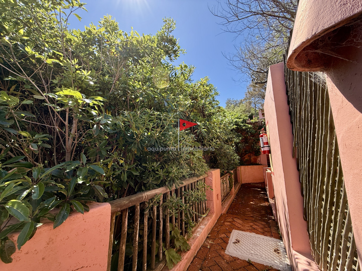 Apartamento ID.83 - Venta Apartamento 4 dormitorios en Marina del Este  Punta Ballena