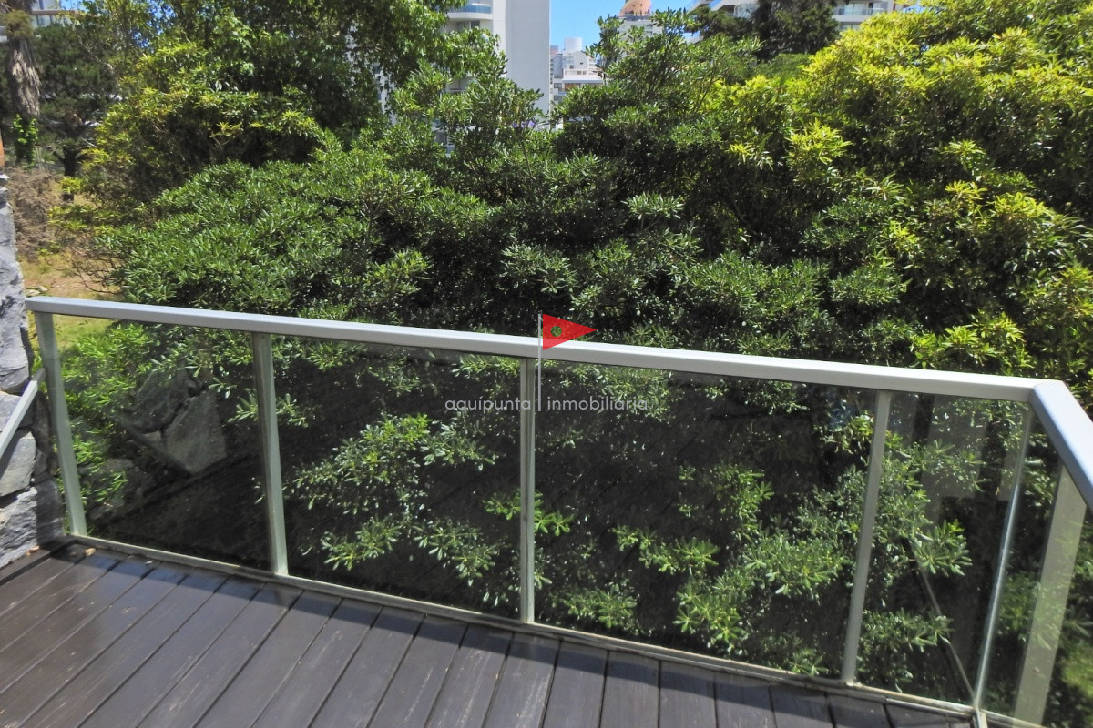 Apartamento ID.269 - Excelente Torre ubicada en la zona de la Brava a 100 metros del océano.  