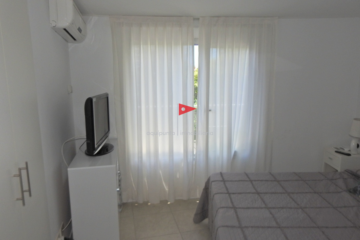 Apartamento ID.269 - Excelente Torre ubicada en la zona de la Brava a 100 metros del océano.  