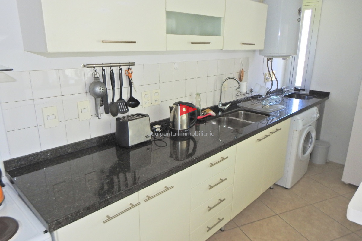 Apartamento ID.269 - Excelente Torre ubicada en la zona de la Brava a 100 metros del océano.  