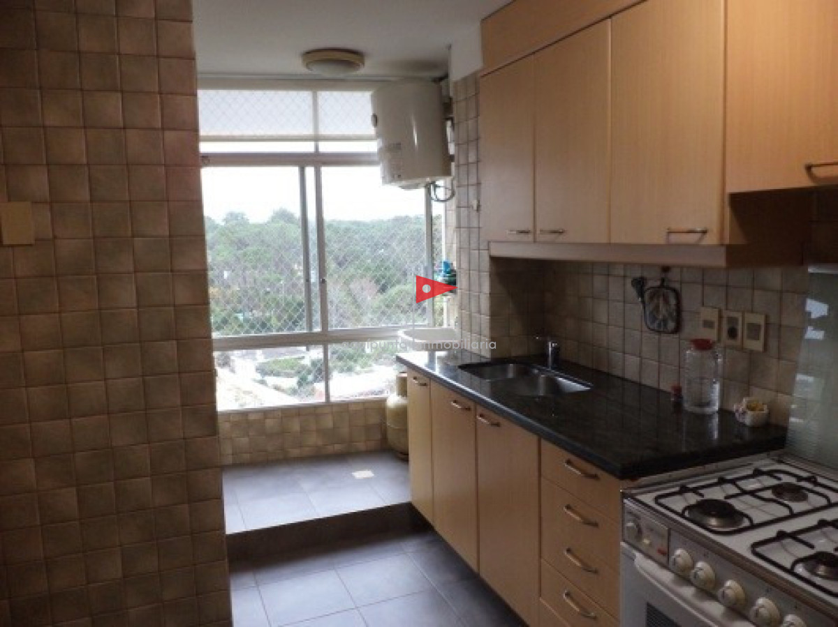 Apartamento ID.76 - Venta apartamento 3 dorm 2 baños sobre avenida Roosevelt ESCUCHA OFERTAS