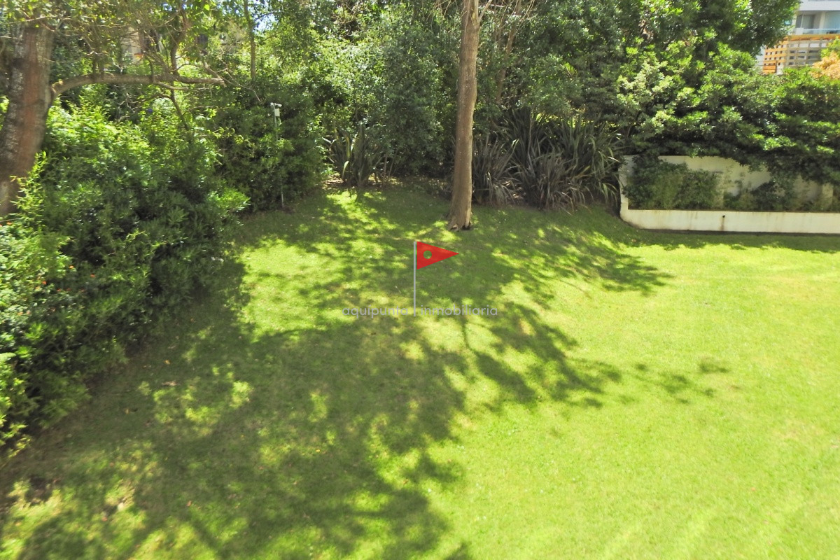 Apartamento ID.269 - Excelente Torre ubicada en la zona de la Brava a 100 metros del océano.  