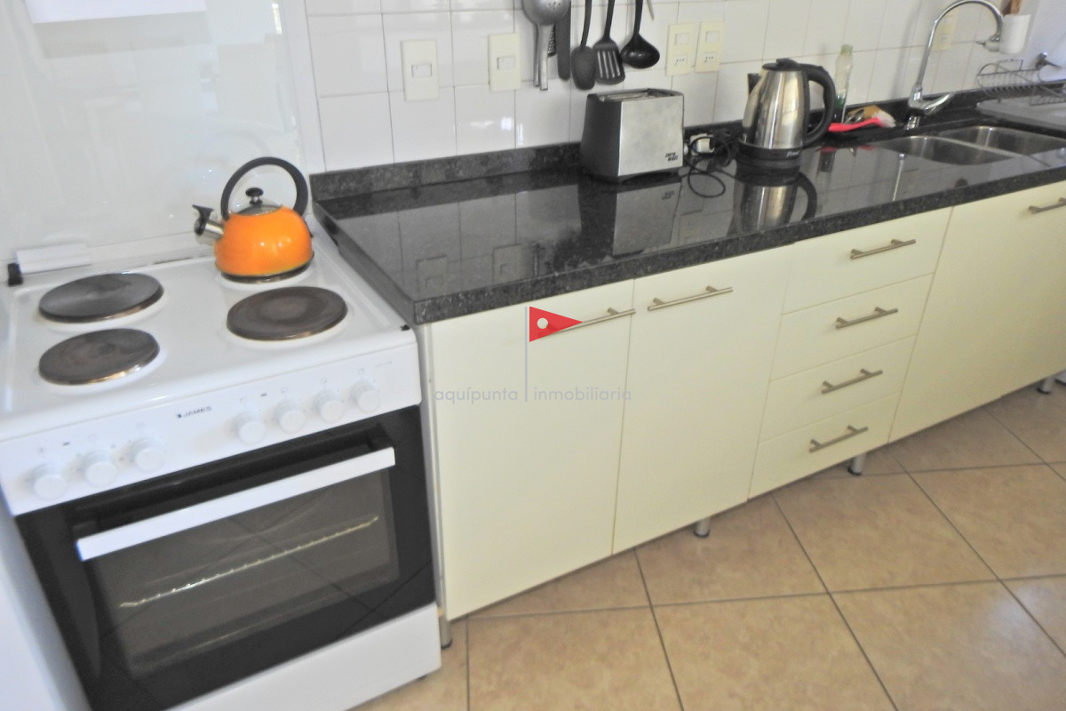 Apartamento ID.269 - Excelente Torre ubicada en la zona de la Brava a 100 metros del océano.  
