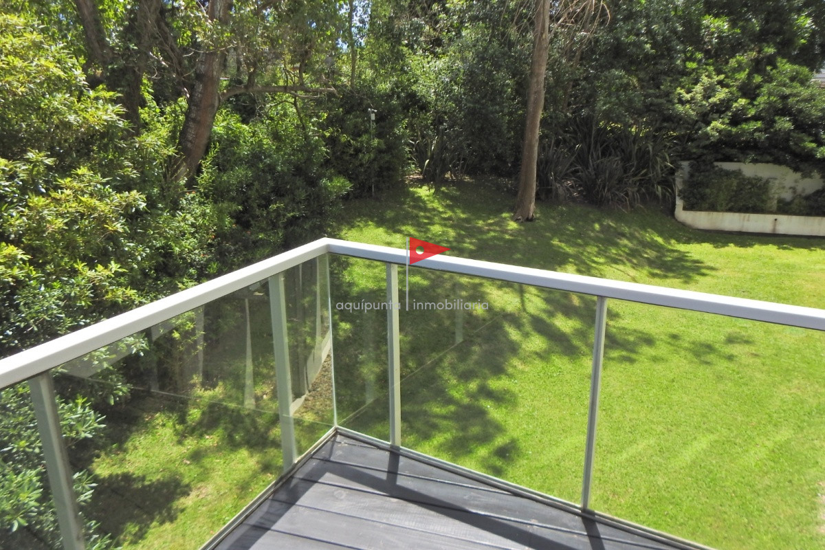 Apartamento ID.269 - Excelente Torre ubicada en la zona de la Brava a 100 metros del océano.  