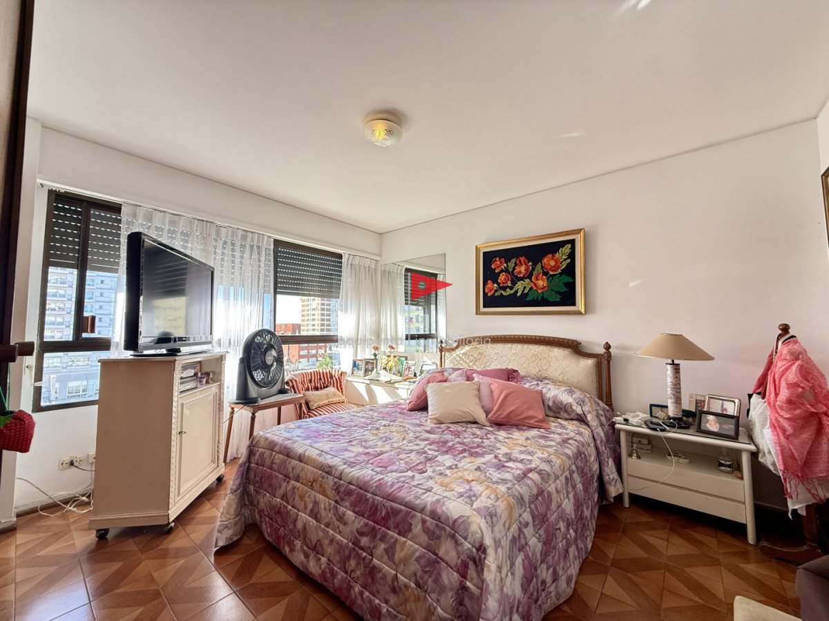 Apartamento ID.176 - Venta  Amplio Apartamento en Torre Amalfi  Playa Mansa