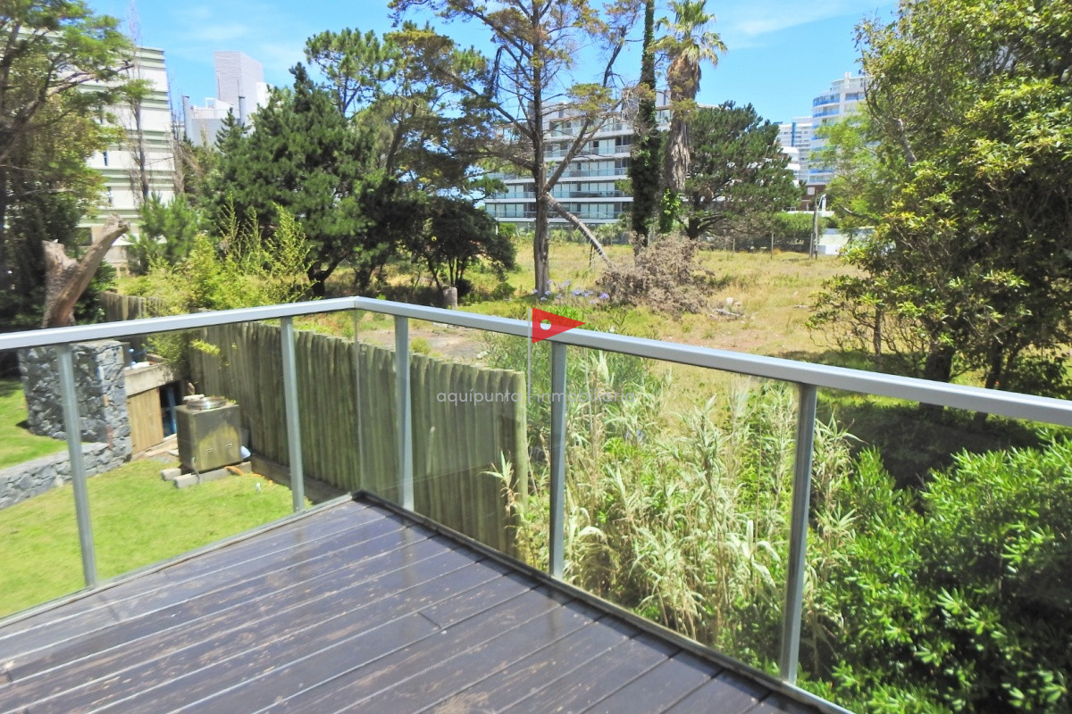 Apartamento ID.269 - Excelente Torre ubicada en la zona de la Brava a 100 metros del océano.  